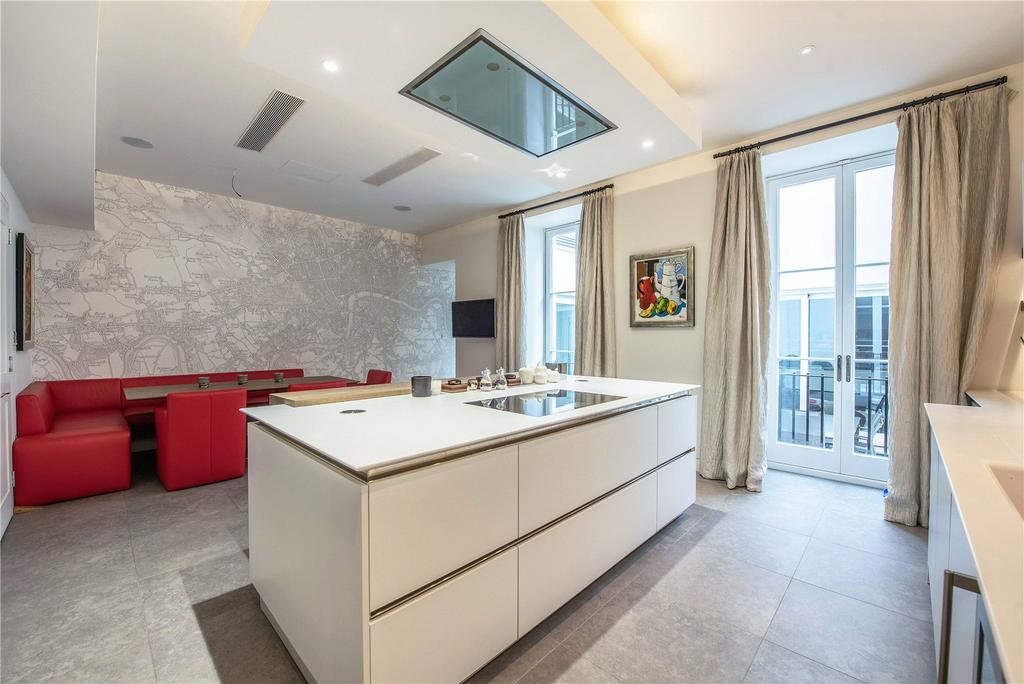 Kitchen / Dining Rm