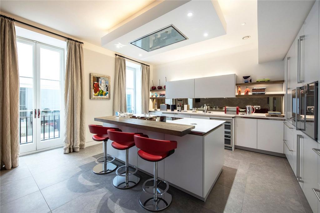 Kitchen / Dining Rm