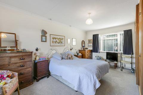 undefined, Pine Wood, Sunbury-on-Thames, Surrey, TW16