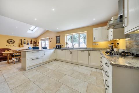 4 bedroom detached house for sale, Pope Close, Taunton