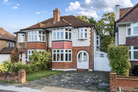 63 Highdown, Worcester Park, KT4 7JA
