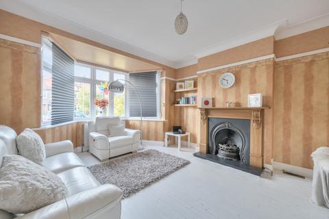63 Highdown, Worcester Park, KT4 7JA