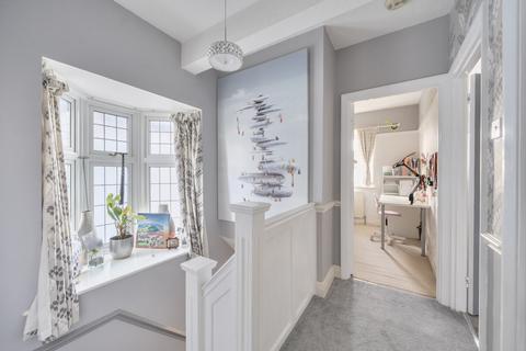 63 Highdown, Worcester Park, KT4 7JA