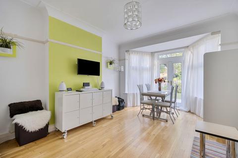 63 Highdown, Worcester Park, KT4 7JA