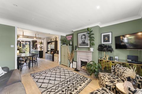 4 bedroom house for sale, Montague Road, Hanwell, W7