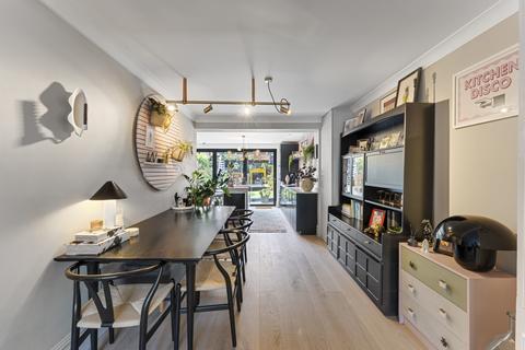 4 bedroom house for sale, Montague Road, Hanwell, W7