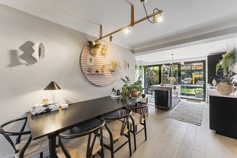 4 bedroom house for sale, Montague Road, Hanwell, W7