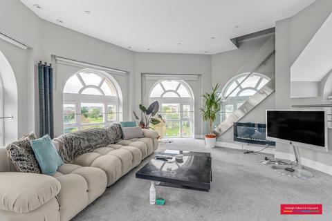 undefined, Royal Drive, London, N11