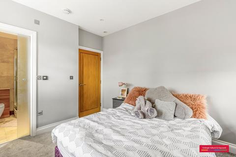 undefined, Royal Drive, London, N11