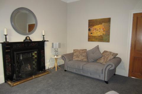 Schoolhill, Aberdeen, First Floor Right, AB10