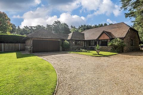 undefined, Heath Ride, Finchampstead, Finchampstead, Berkshire