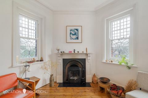 Flat 4, 17 Clapton Terrace, London, E5 9BW