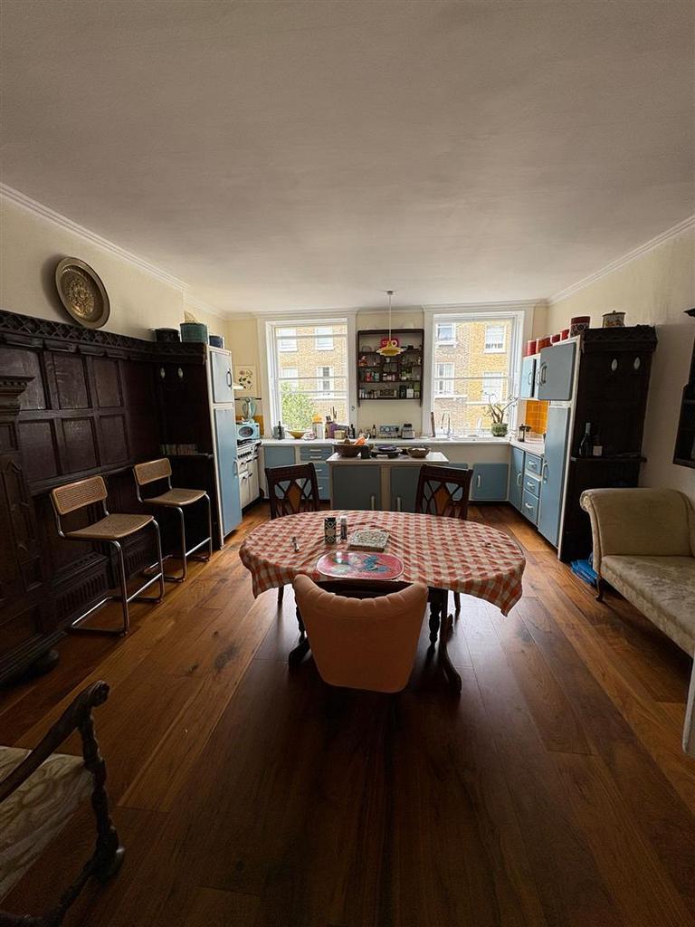 Kitchen 2.jpg