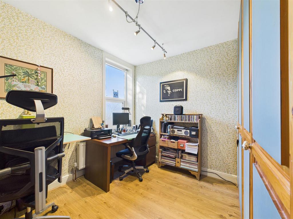 CAM05549 G0-PR0077-STILL025.jpg