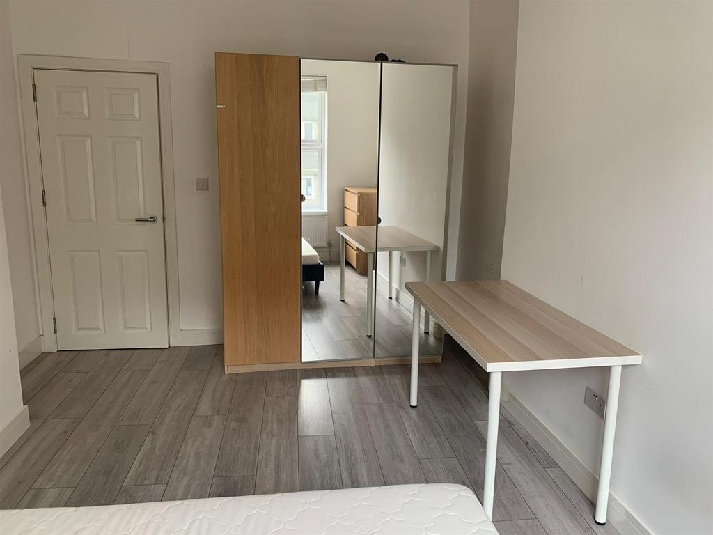Bedroom 2 picture 1