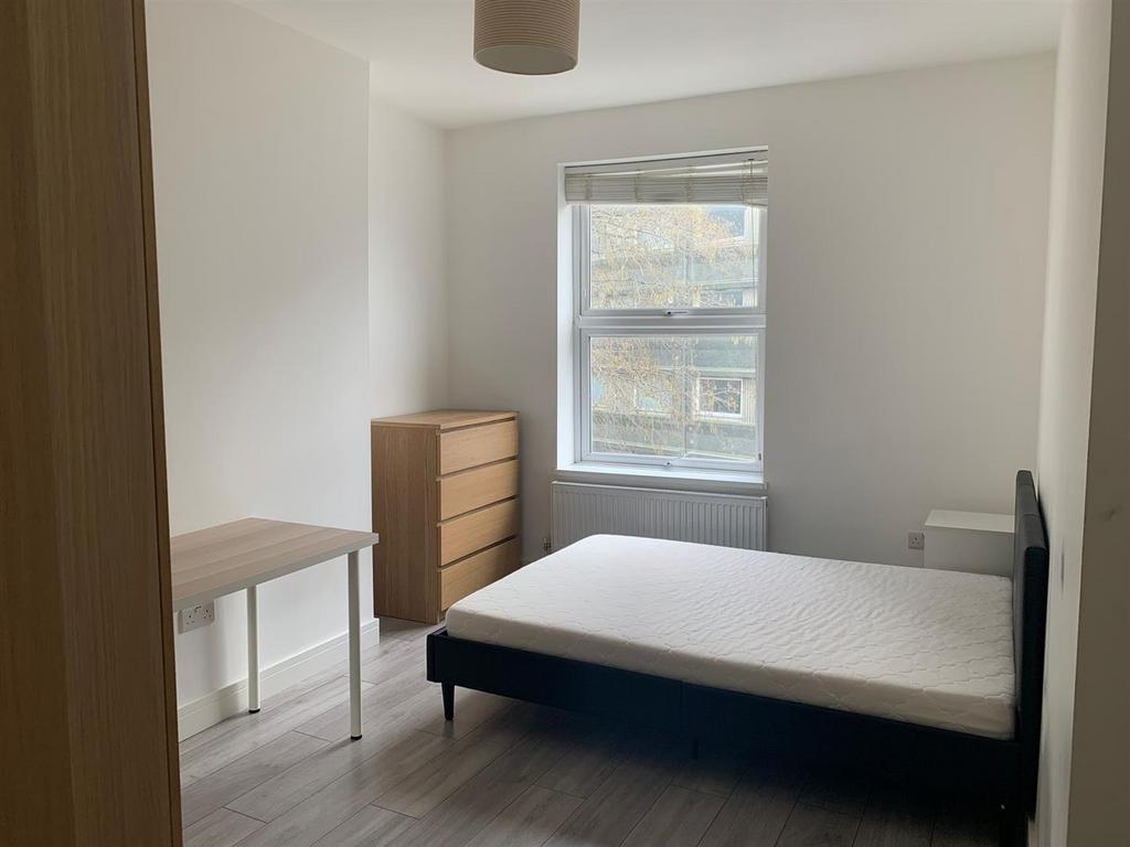 Bedroom 2 picture 2