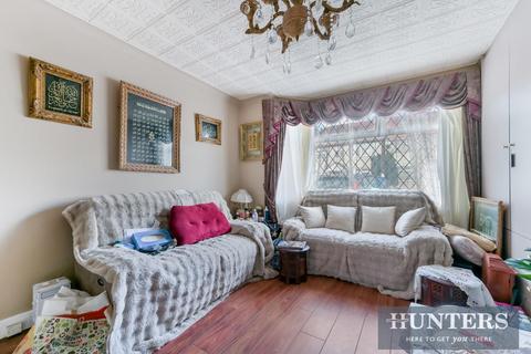 4 bedroom semi-detached house for sale, Ferndale Avenue, Hounslow