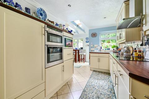 4 bedroom detached house for sale, Cottage Green, Hook RG27