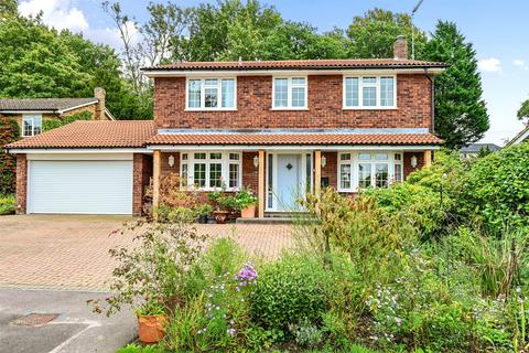 4 bedroom detached house for sale, Cottage Green, Hook RG27