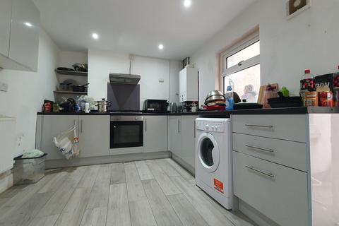 1 bedroom in a house share to rent, Emerald Street, Cardiff, CF24