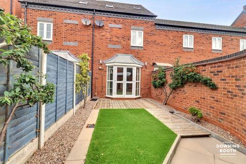 3 bedroom townhouse for sale, Agincourt Road, Lichfield, WS14 0GH - No Upward Chain