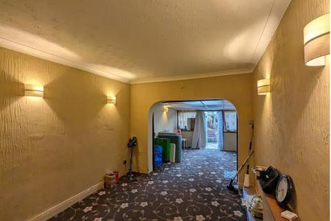 3 bedroom semi-detached bungalow to rent, Philip Road, Rainham RM13