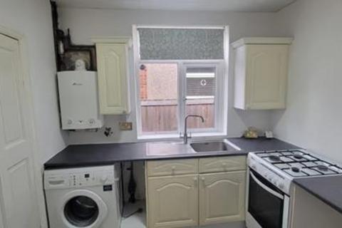 3 bedroom semi-detached bungalow to rent, Philip Road, Rainham RM13