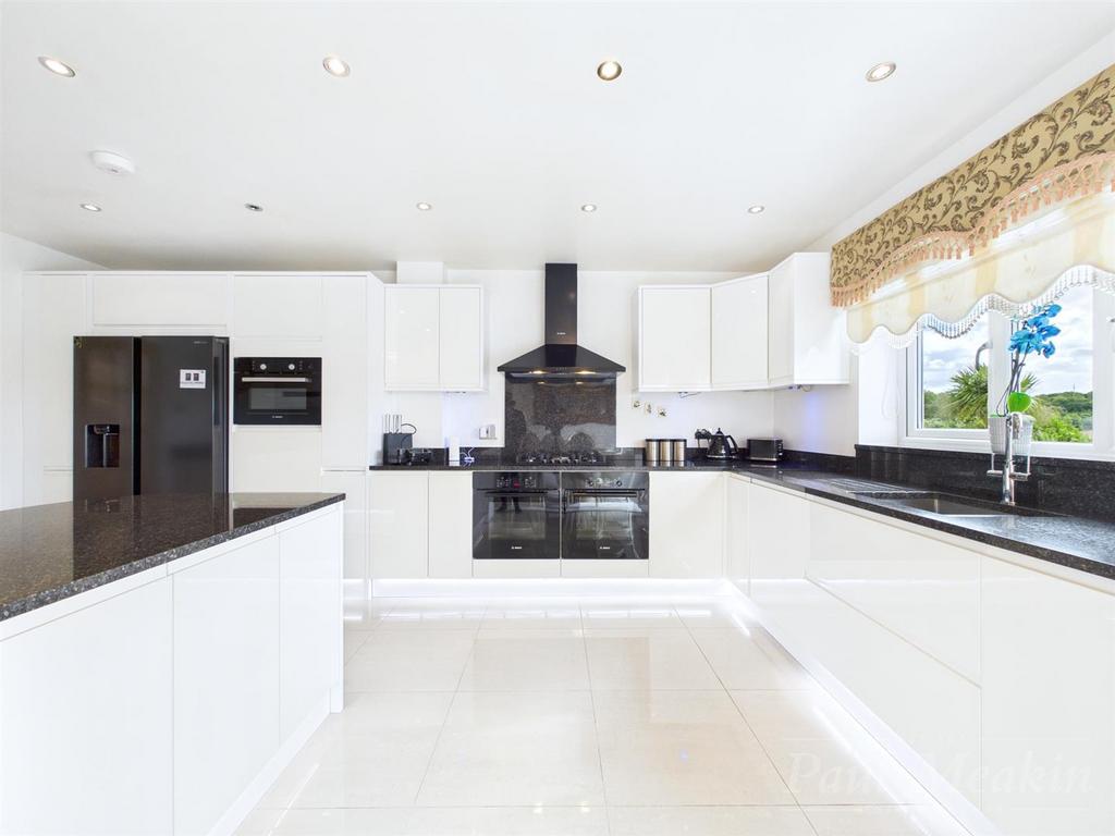 Kitchen/ Breakfast room
