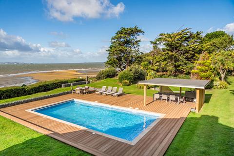 6 bedroom detached house for sale, Crofton Avenue, Hampshire PO13