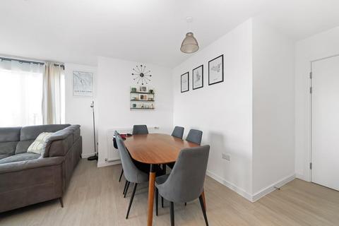 3 bedroom flat for sale, Pomeroy Street, New Cross, London, SE14