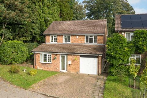 4 bedroom detached house for sale, Davies Close, Surrey GU7