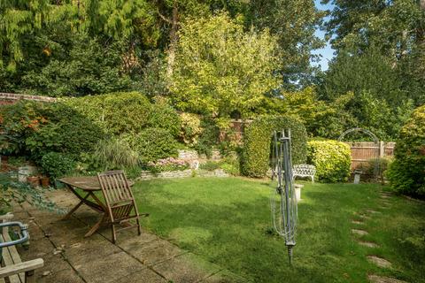 4 bedroom detached house for sale, Davies Close, Surrey GU7