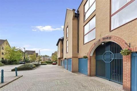 4 bedroom apartment to rent, Cape Yard, London