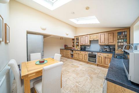 4a Lyde Close, Oakley, Basingstoke, RG23 7AW
