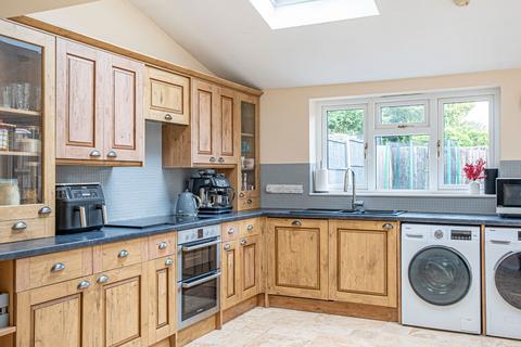 4a Lyde Close, Oakley, Basingstoke, RG23 7AW