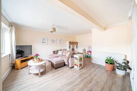 4a Lyde Close, Oakley, Basingstoke, RG23 7AW