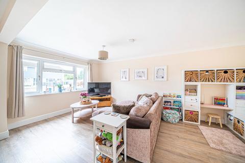 4a Lyde Close, Oakley, Basingstoke, RG23 7AW