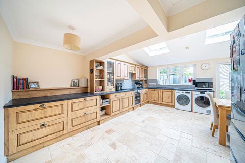 4a Lyde Close, Oakley, Basingstoke, RG23 7AW