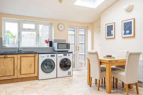 4a Lyde Close, Oakley, Basingstoke, RG23 7AW