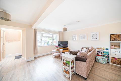 4a Lyde Close, Oakley, Basingstoke, RG23 7AW