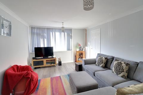 3 bedroom end of terrace house for sale, CHAUCER CLOSE, WATERLOOVILLE