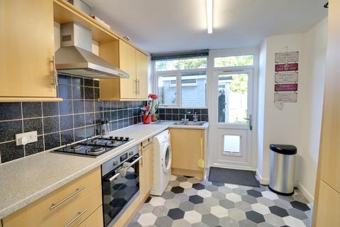 3 bedroom end of terrace house for sale, CHAUCER CLOSE, WATERLOOVILLE