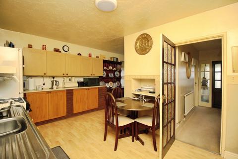 4 bedroom semi-detached house for sale, Central Avenue, Syston, LE7