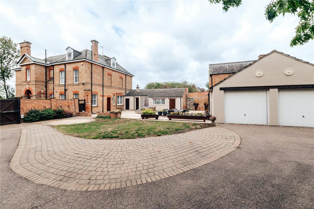 Extensive Garaging