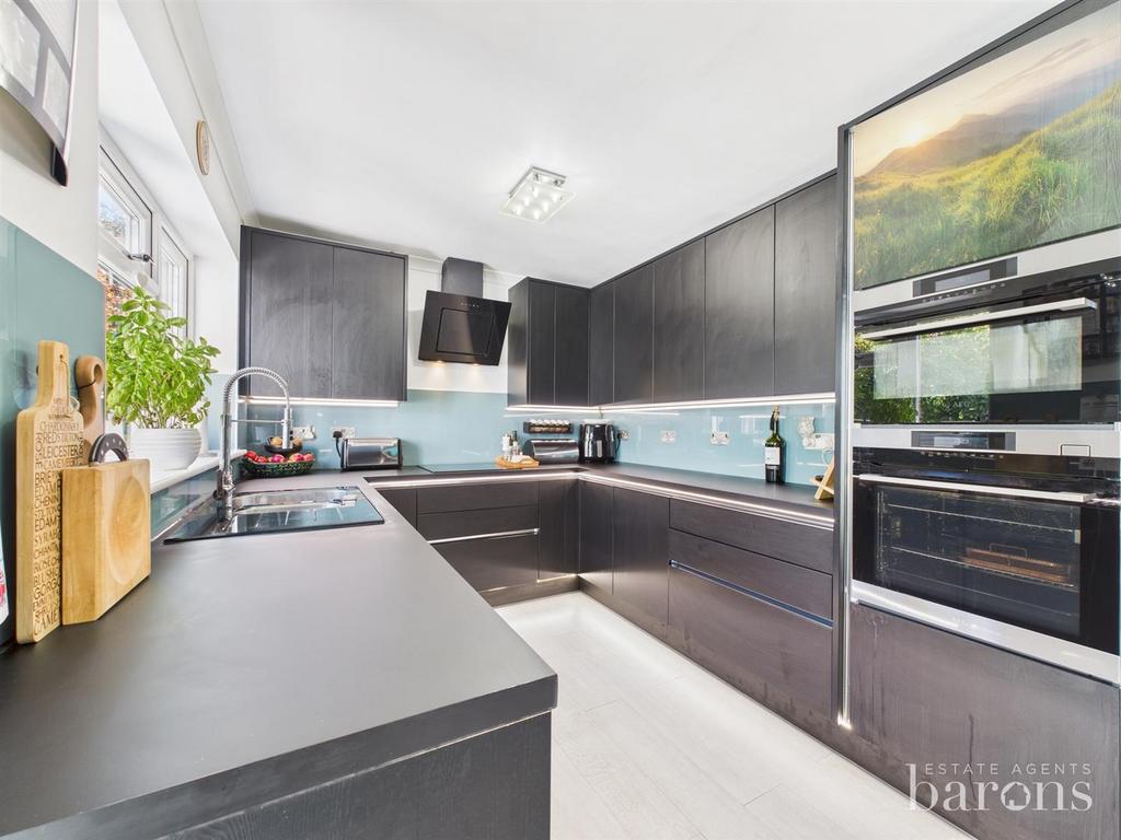 CAM05500 G0-PR0075-STILL005.jpg