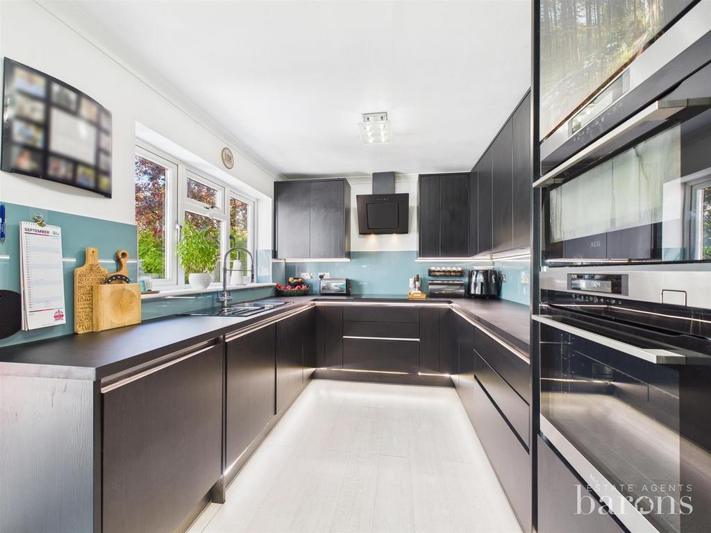 CAM05500 G0-PR0075-STILL006.jpg