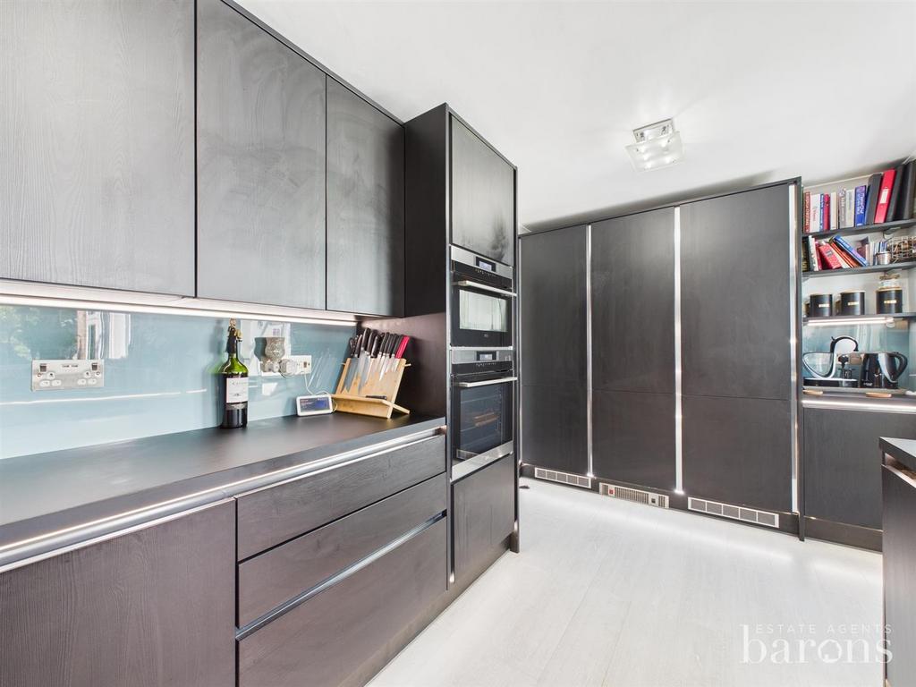 CAM05500 G0-PR0075-STILL007.jpg