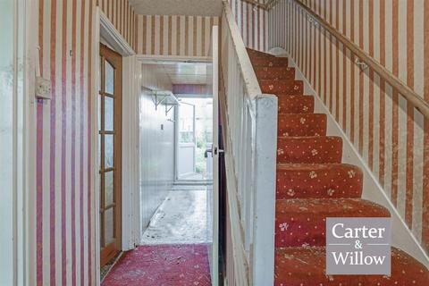 2 bedroom terraced house for sale, Gale Street, Dagenham, Essex