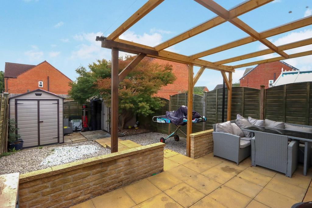 REAR GARDEN 01.jpg