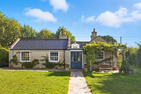 4 bedroom detached bungalow for sale, Southwold Road, Beccles NR34